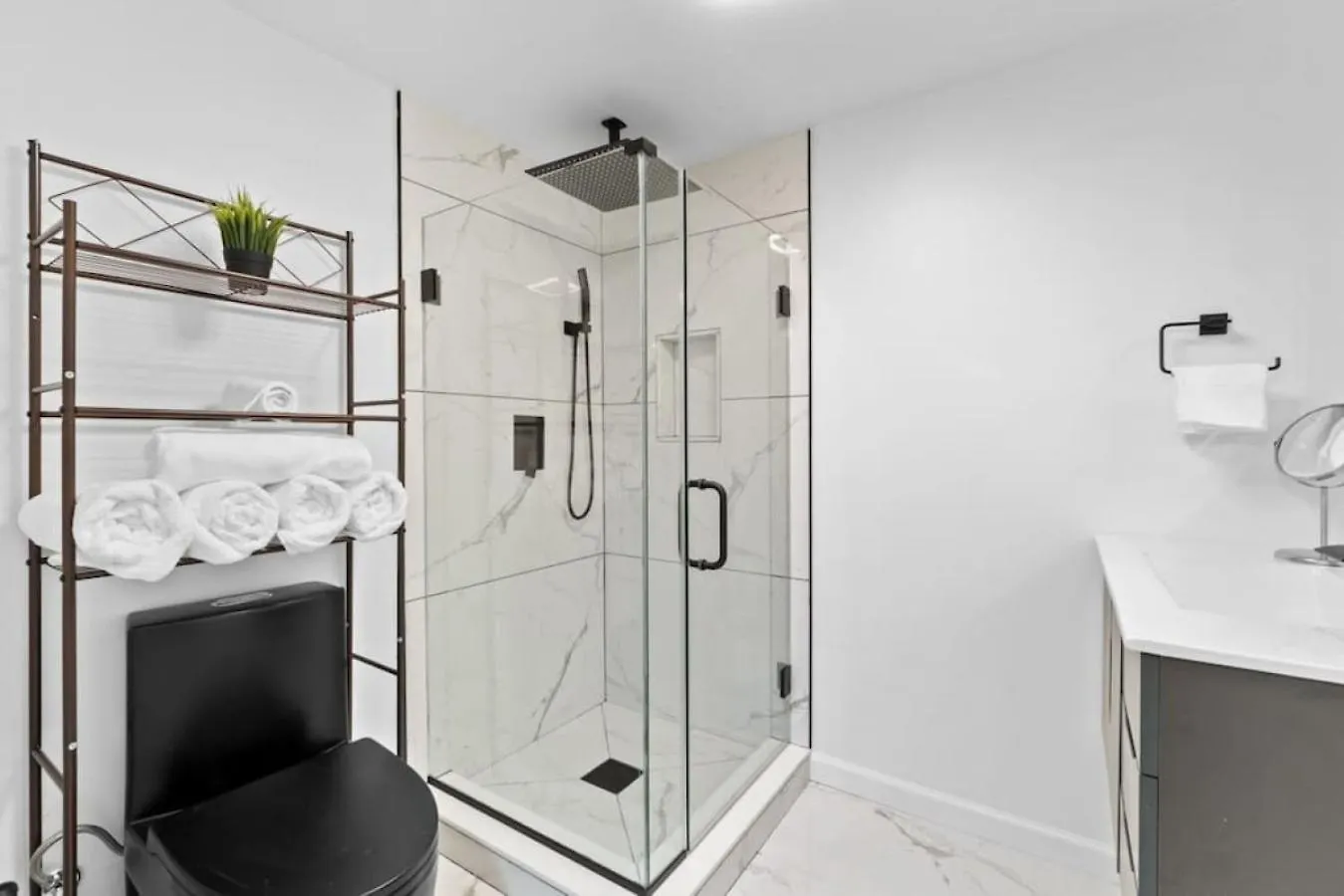 Lux White Marble Retreat Near Nyc Villa Bayonne